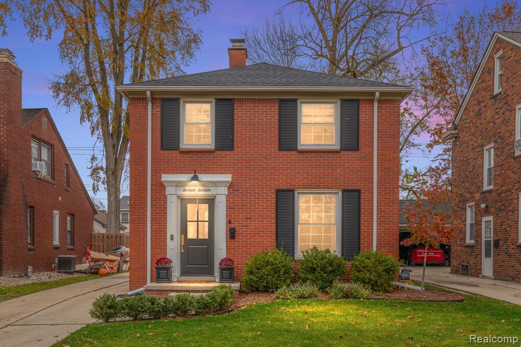 1616 Roslyn Road Grosse Pointe Woods, MI 48236 - Photo 1 of 23