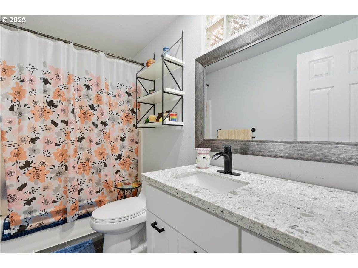 21512 Southwest Jay Street Beaverton, OR 97003 - Photo 18 of 29 Owner's Suite Bathroom