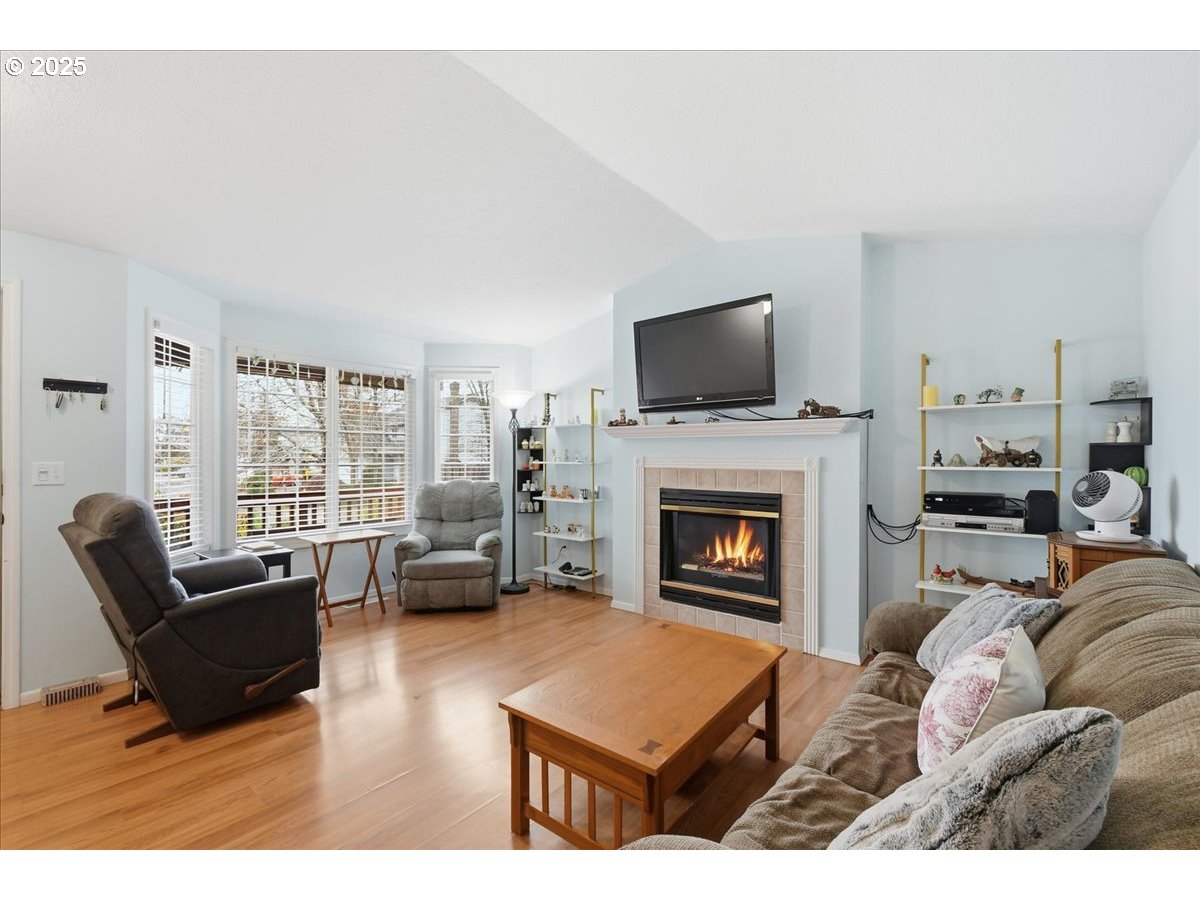 21512 Southwest Jay Street Beaverton, OR 97003 - Photo 5 of 29 Fireplace Gas