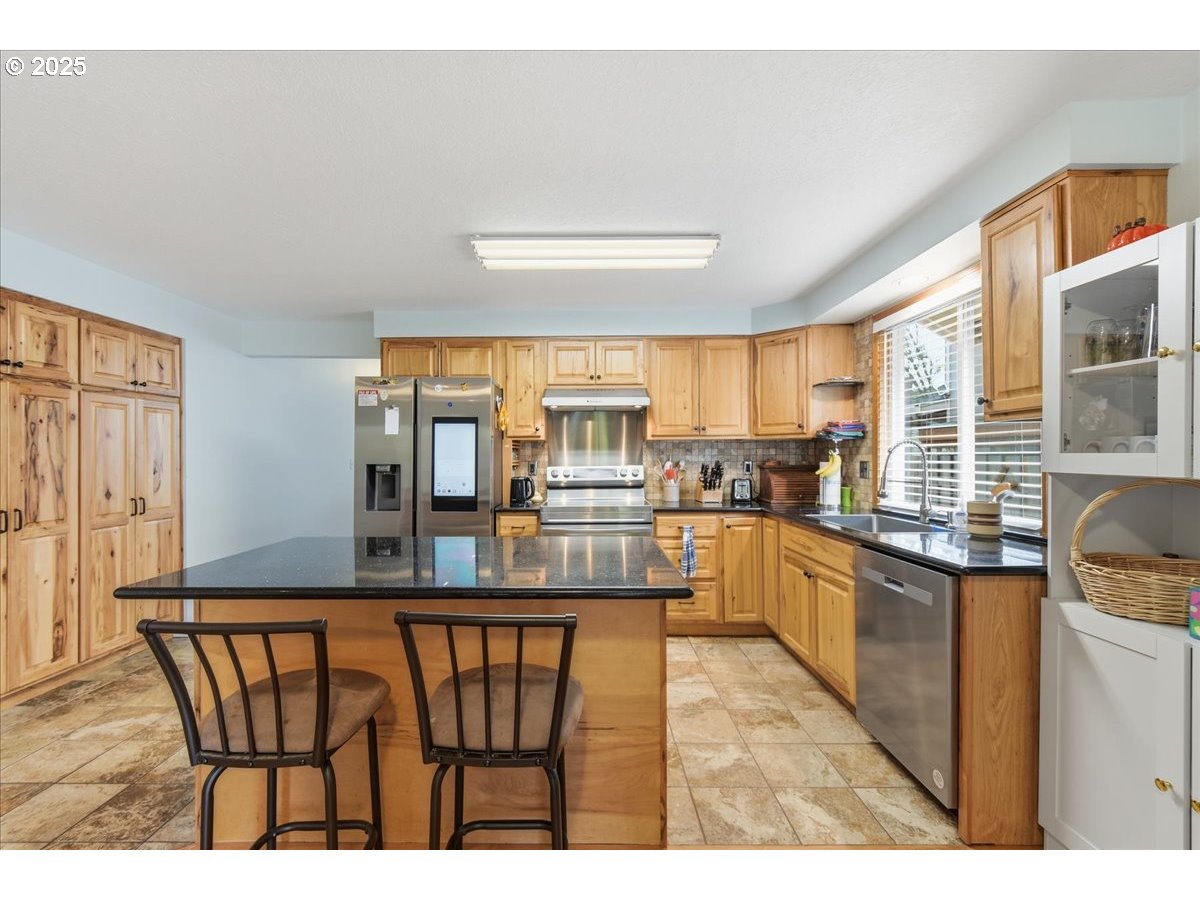 21512 Southwest Jay Street Beaverton, OR 97003 - Photo 9 of 29 Kitchen
