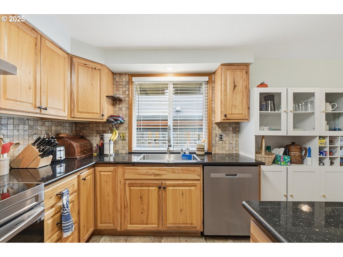 21512 Southwest Jay Street Beaverton, OR 97003 - Photo 10 of 29