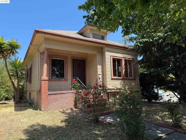 a view of house with outdoor space