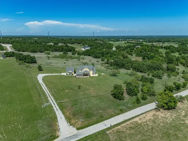 $624,000 | 2025 County Road 1792, Sunset, TX 76270