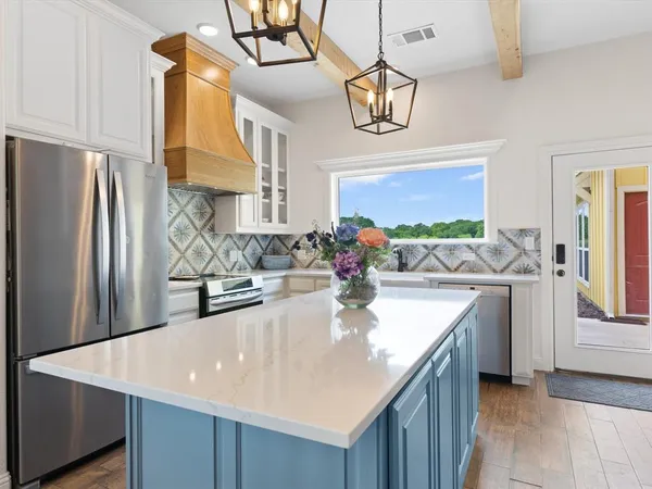 $625,000 | 2025 County Road 1792, Sunset, TX 76270