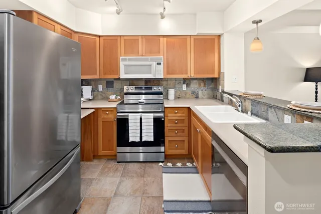 $399,000 | 1545 Northwest 57th Street, Unit 422, Seattle, WA 98107