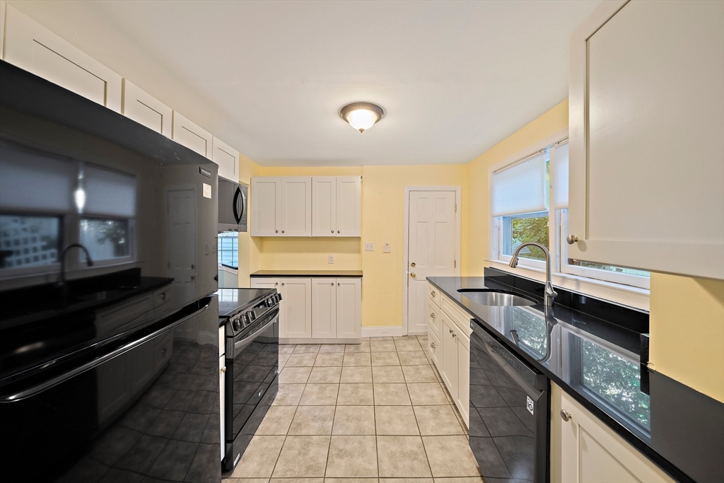 3 Revere Court Canton, MA 02021 - Photo 5 of 32