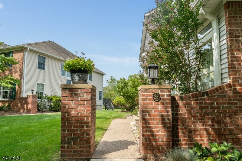 28 Pond Ridge Drive Clinton, NJ 08809 - Photo 4 of 49 Gallery Image 4