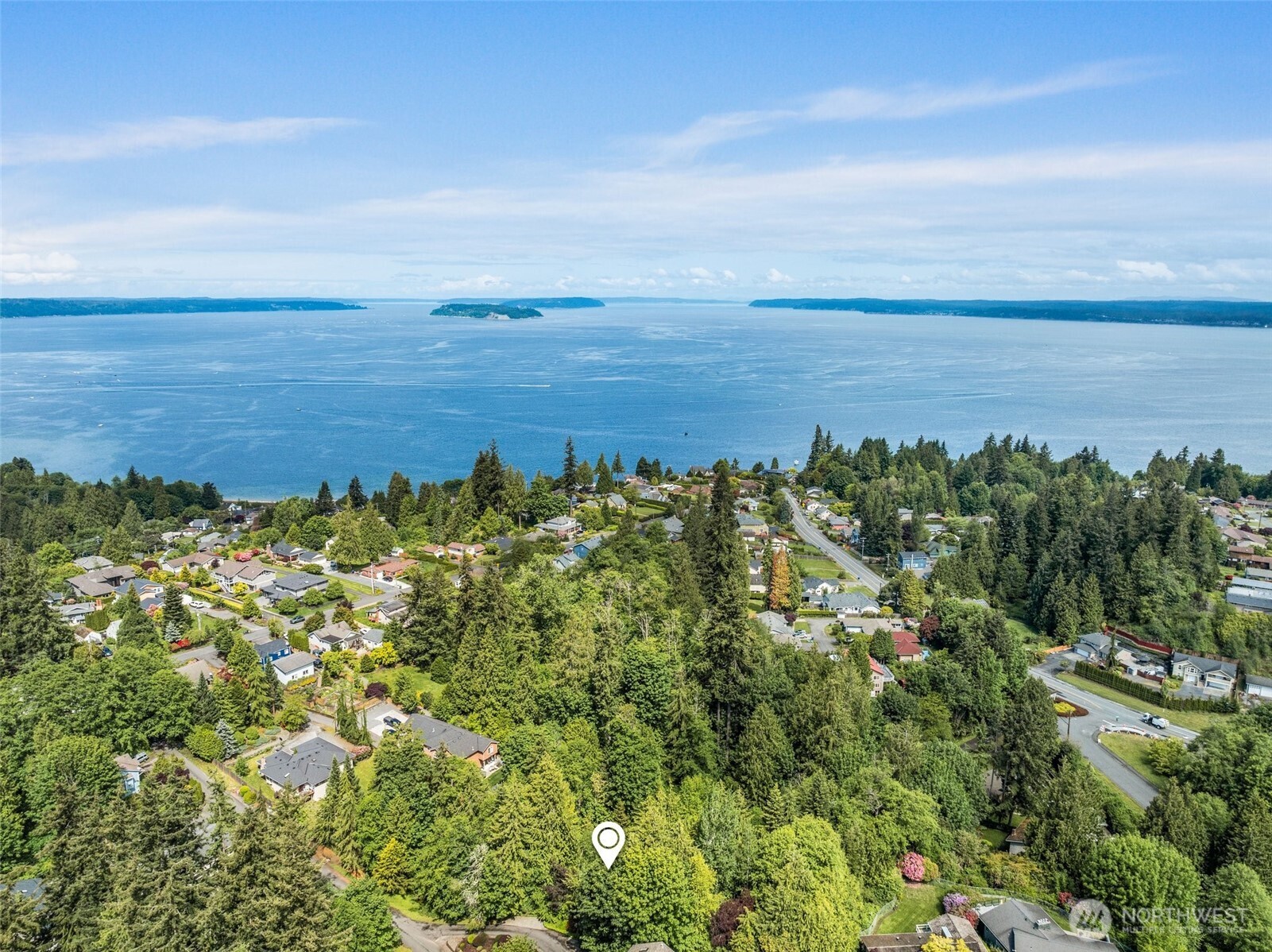 4635 Seahurst Avenue Everett, WA 98203 - Photo 2 of 36