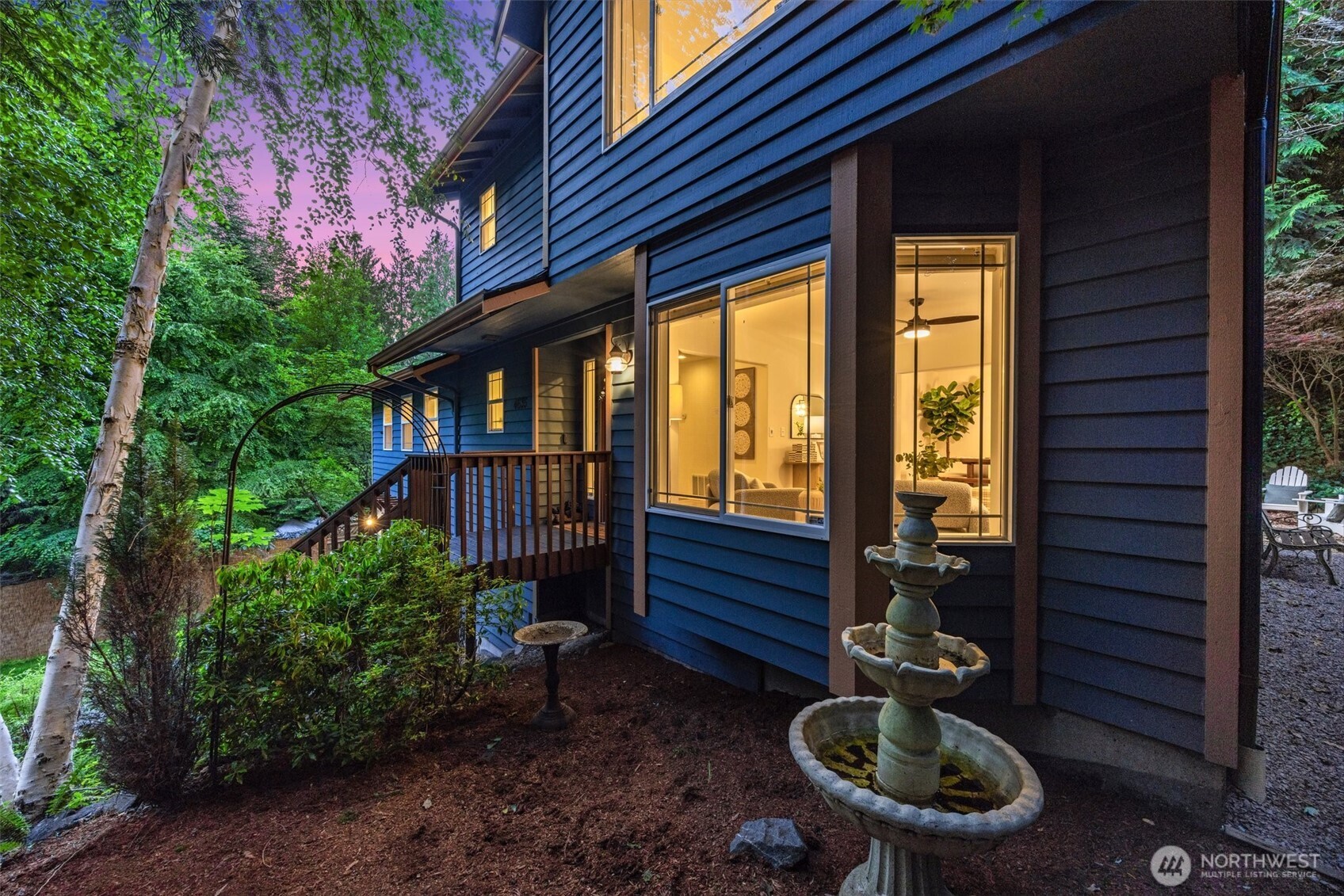 4635 Seahurst Avenue Everett, WA 98203 - Photo 3 of 36