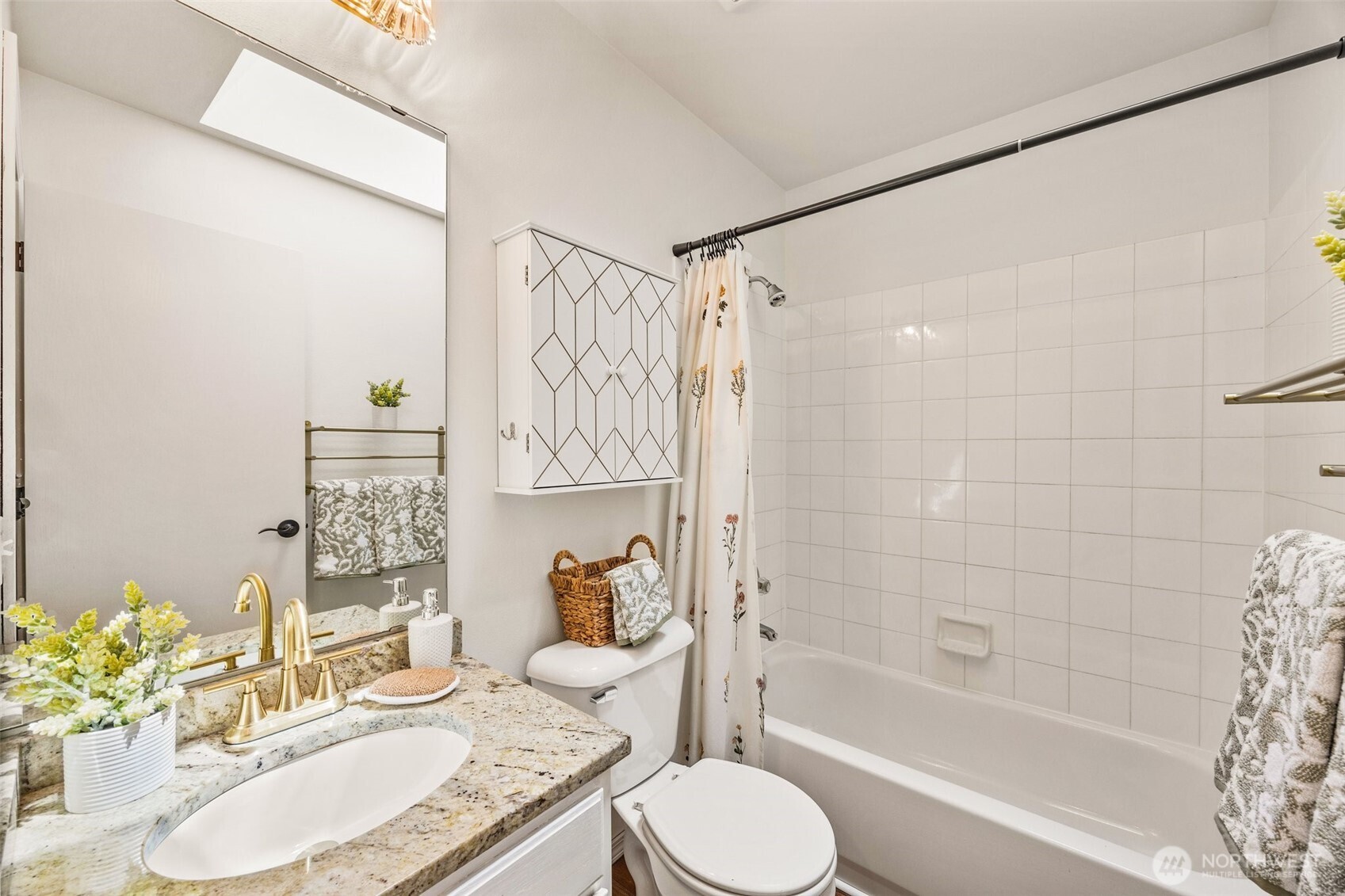 4635 Seahurst Avenue Everett, WA 98203 - Photo 31 of 36