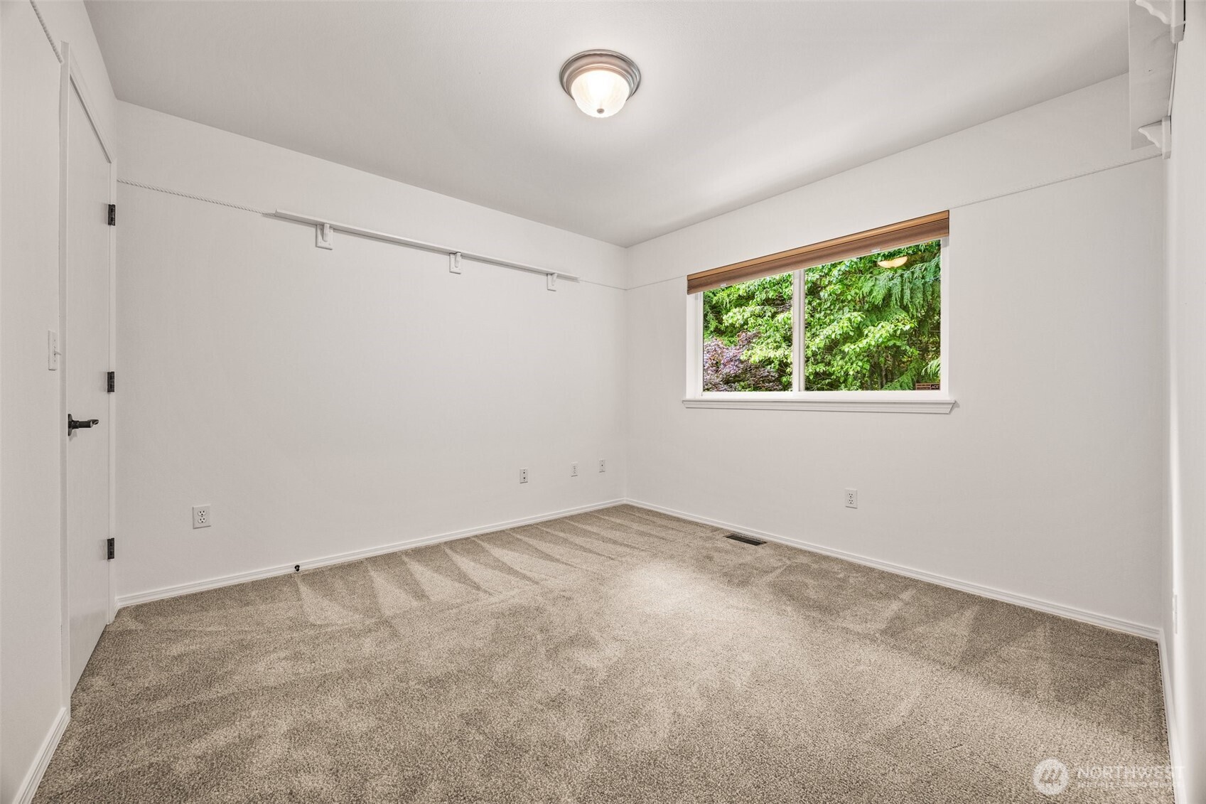 4635 Seahurst Avenue Everett, WA 98203 - Photo 32 of 36