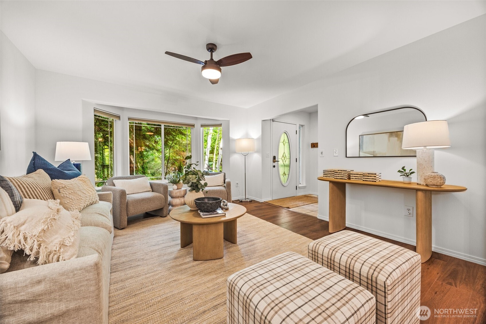 4635 Seahurst Avenue Everett, WA 98203 - Photo 6 of 36