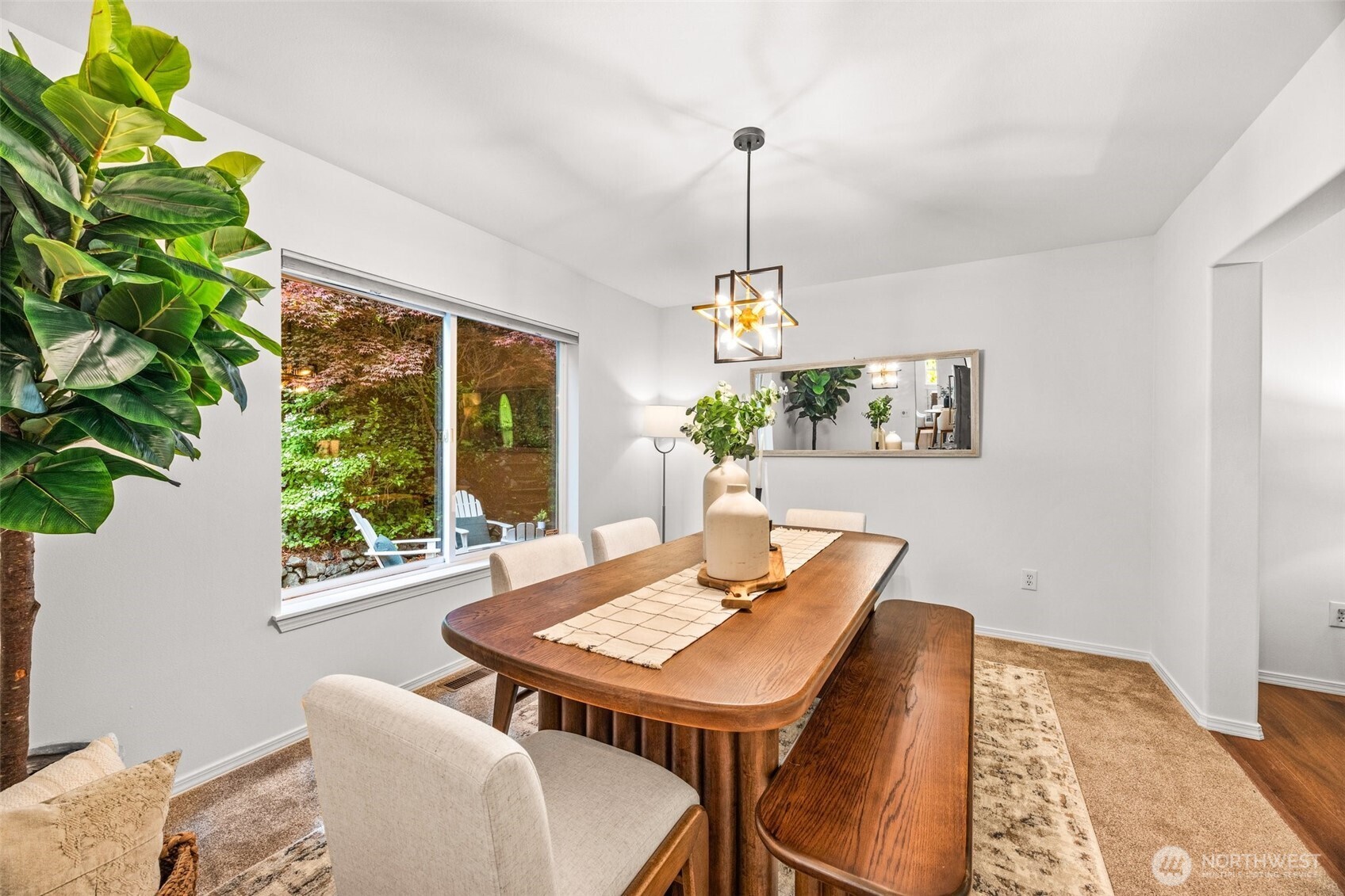 4635 Seahurst Avenue Everett, WA 98203 - Photo 8 of 36