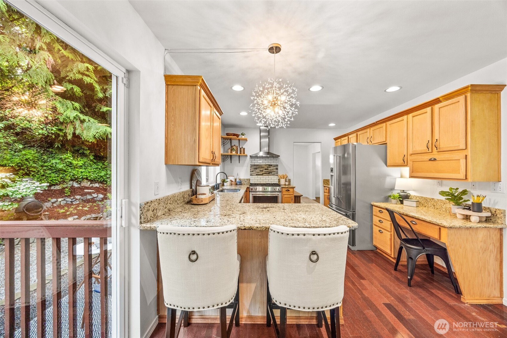 4635 Seahurst Avenue Everett, WA 98203 - Photo 10 of 36