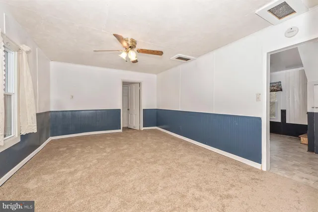 a view of empty room with ceiling fan