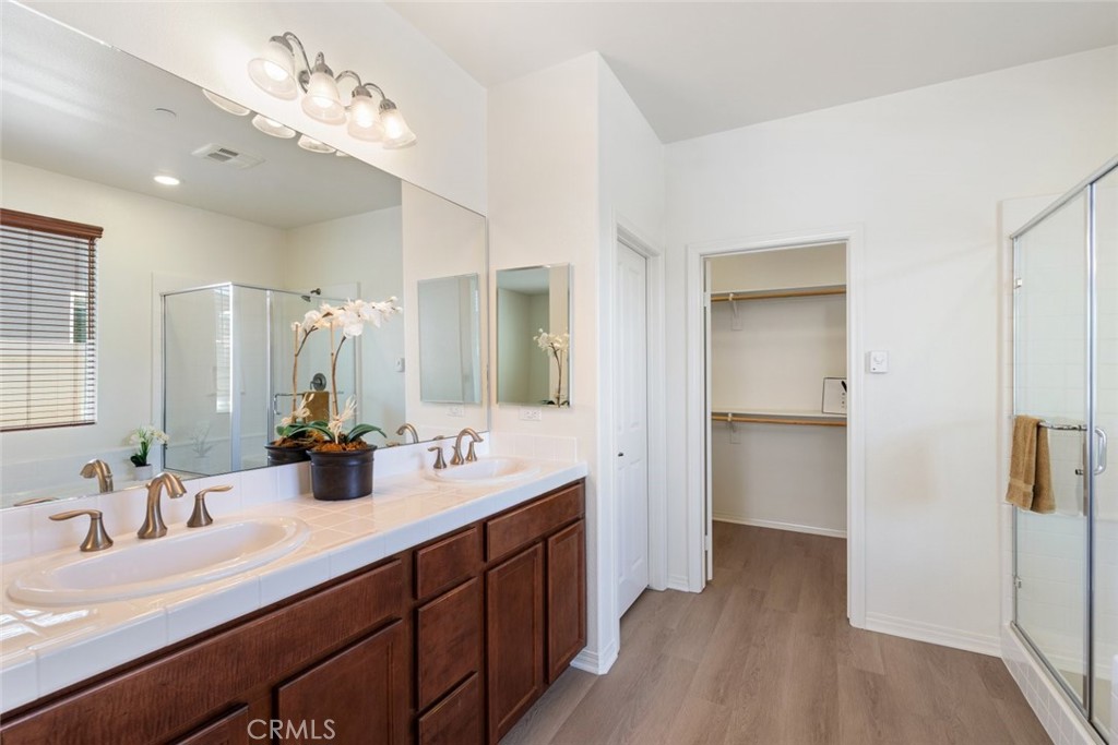 38121 Summer Ridge Drive Murrieta, CA 92563 - Photo 21 of 30 Primary Batroom.