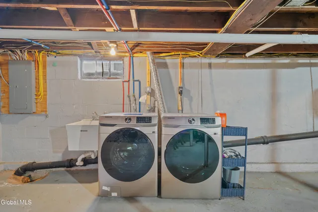 $270,000 | 2011 Robinwood Avenue, Rotterdam, NY 12306