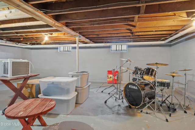 $270,000 | 2011 Robinwood Avenue, Rotterdam, NY 12306