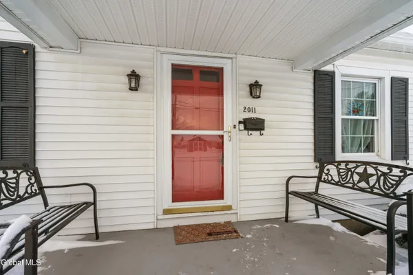 $282,750 | 2011 Robinwood Avenue, Rotterdam, NY 12306