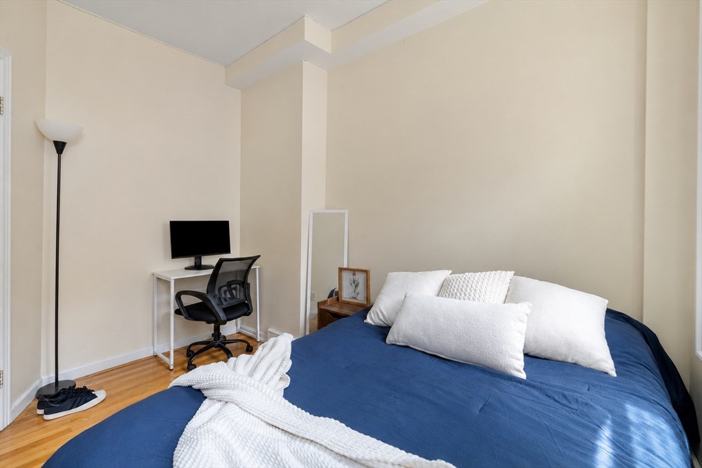 28 Phillips Street, Unit 3 Boston, MA 02114 - Photo 6 of 15