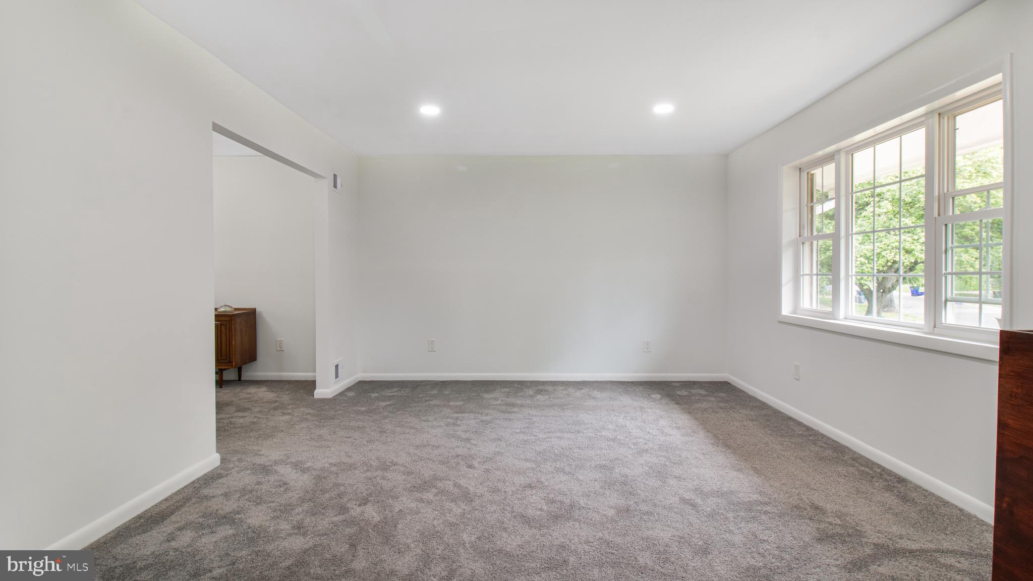 10310 Royal Road Silver Spring, MD 20903 - Photo 6 of 61 an empty room with a window