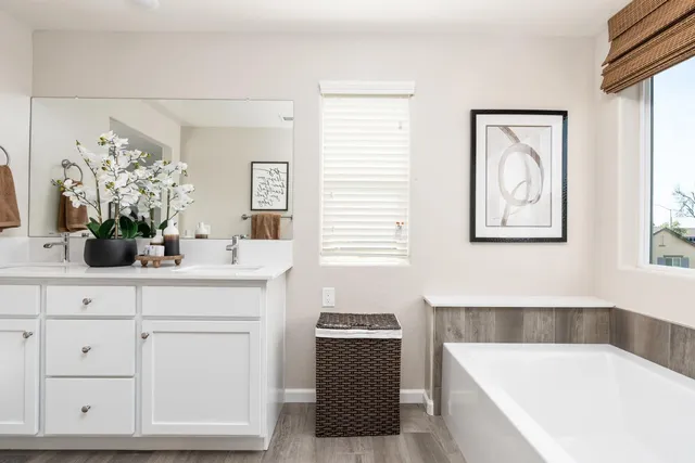 $399,990 | 6559 East Cresthaven Drive, Fresno, CA 93727