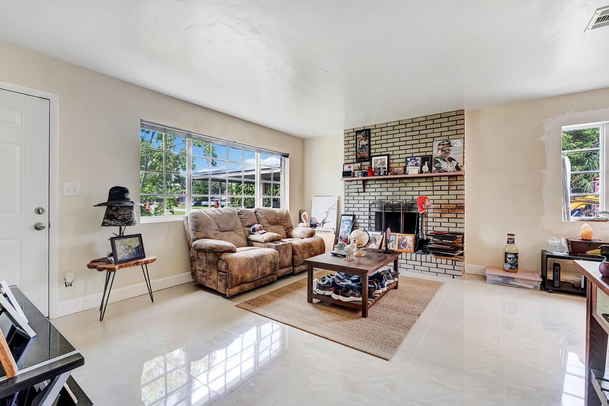 607 Aspen Road West Palm Beach, FL 33409 - Photo 10 of 30 _WAL2080