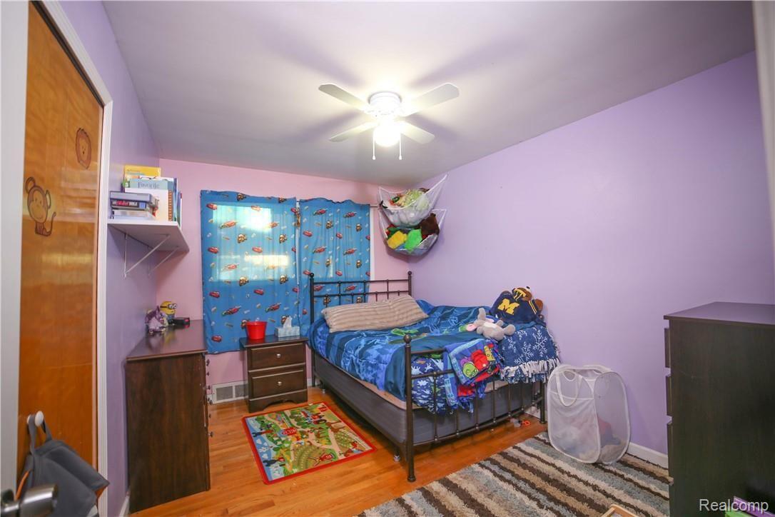 29321 Ridgefield Avenue Warren, MI 48088 - Photo 8 of 17 Ridgefield-7.jpg