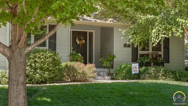 $515,000 | 207 Ruth's Lane, Wamego, KS 66547