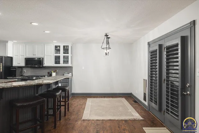 $515,000 | 207 Ruth's Lane, Wamego, KS 66547