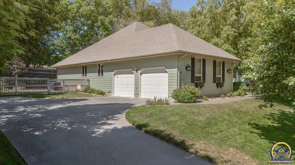 207 Ruth's Lane Wamego, KS 66547 - Photo 4 of 26