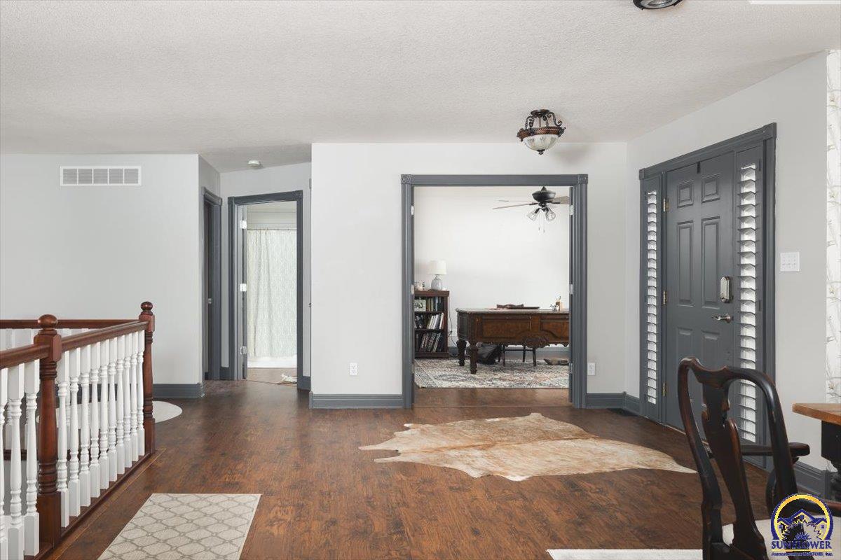 207 Ruth's Lane Wamego, KS 66547 - Photo 7 of 26