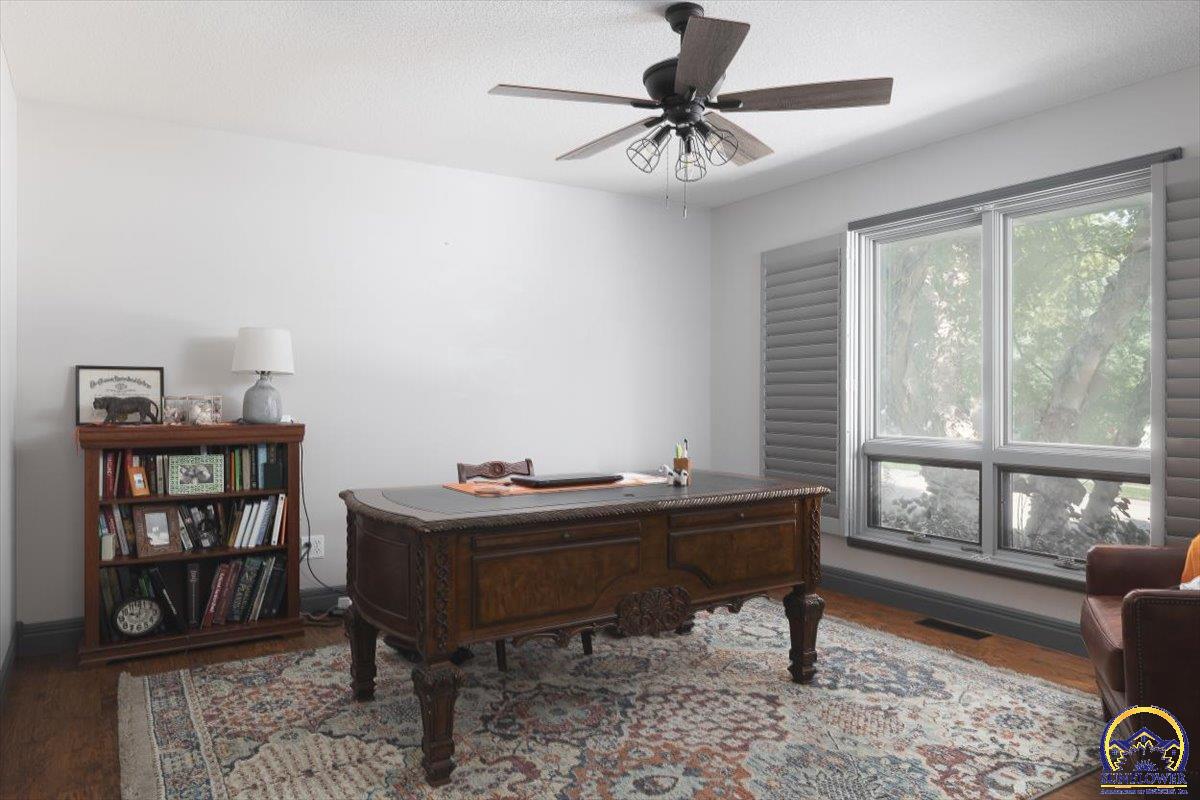 207 Ruth's Lane Wamego, KS 66547 - Photo 8 of 26