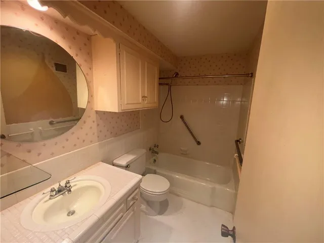 $499,500 | 2710 West 50th Terrace, Westwood, KS 66205