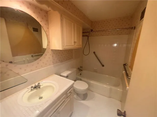 $499,500 | 2710 West 50th Terrace, Westwood, KS 66205