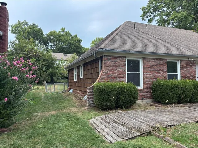 $499,500 | 2710 West 50th Terrace, Westwood, KS 66205