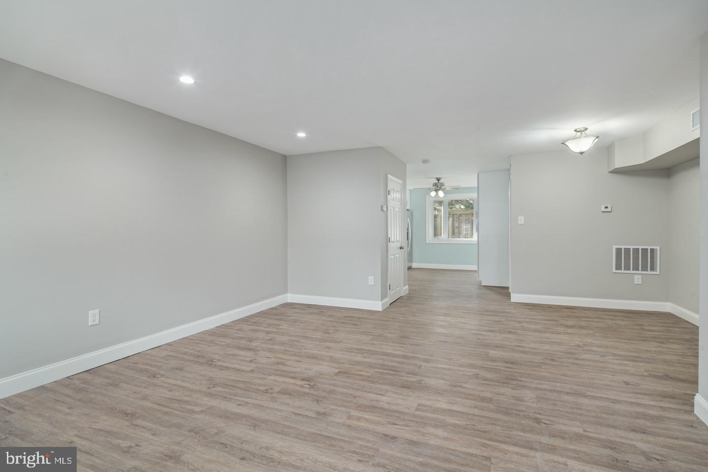 39 Bobbin Mill Road Media, PA 19063 - Photo 2 of 14 Main living and dining area
