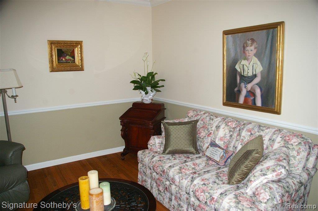 630 Deerfield Court Rochester, MI 48309 - Photo 9 of 27 Library.JPG