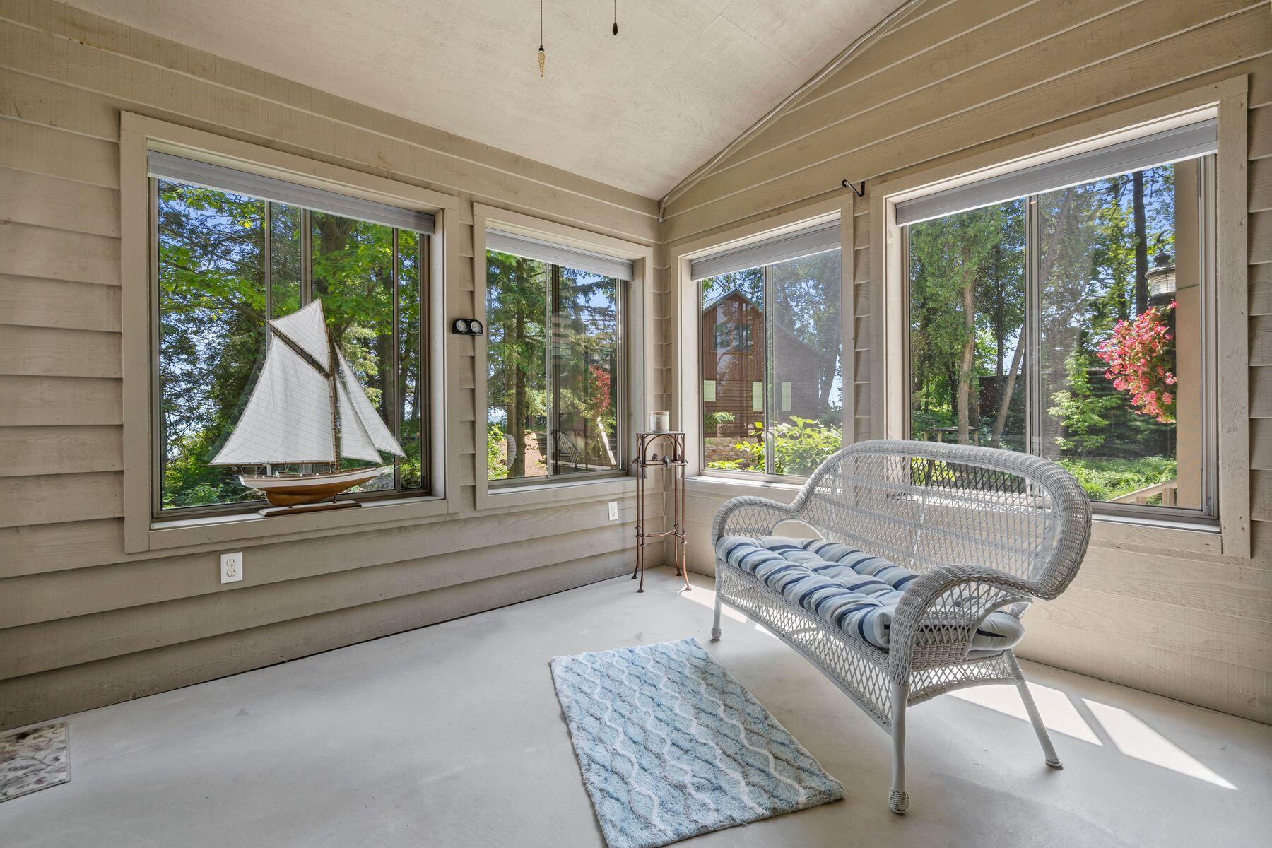 N2315 Foster Road Holland, WI 53070 - Photo 15 of 34 Sunroom