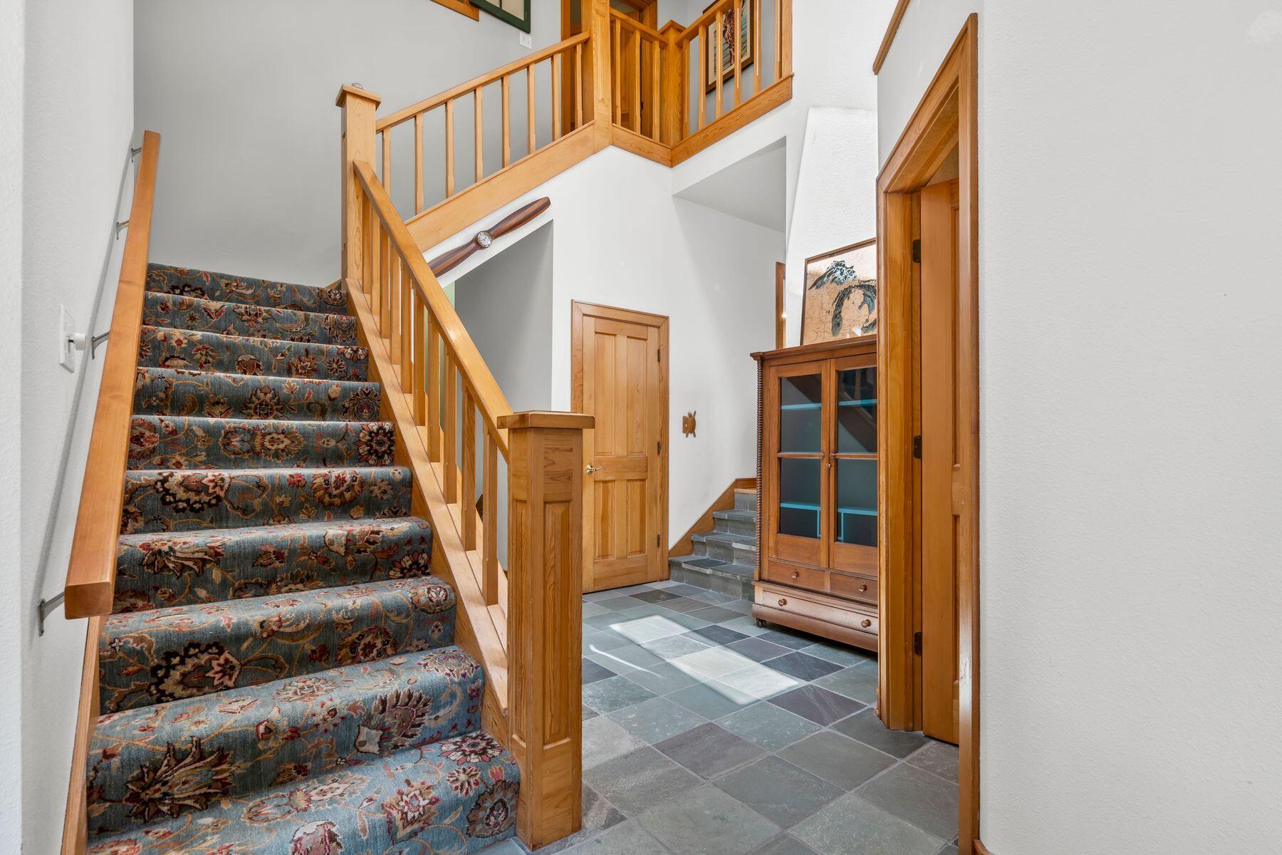 N2315 Foster Road Holland, WI 53070 - Photo 16 of 34 Foyer