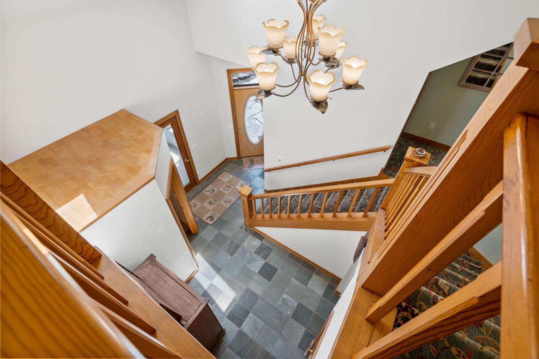 N2315 Foster Road Holland, WI 53070 - Photo 17 of 34 Foyer