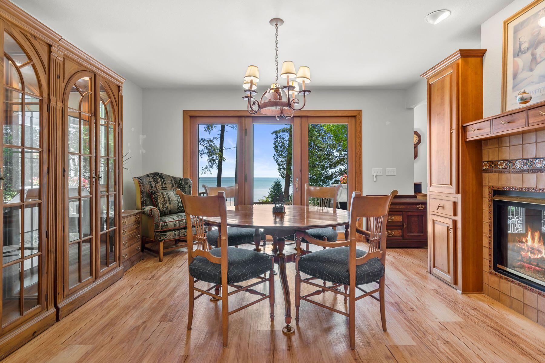 N2315 Foster Road Holland, WI 53070 - Photo 5 of 34 Dining Area