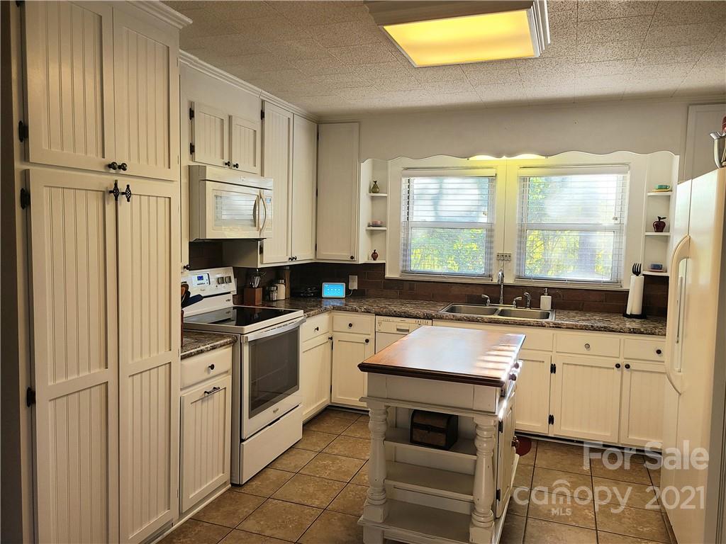 17035 Frog Pond Road Oakboro, NC 28129 - Photo 9 of 35 Gallery Image 9