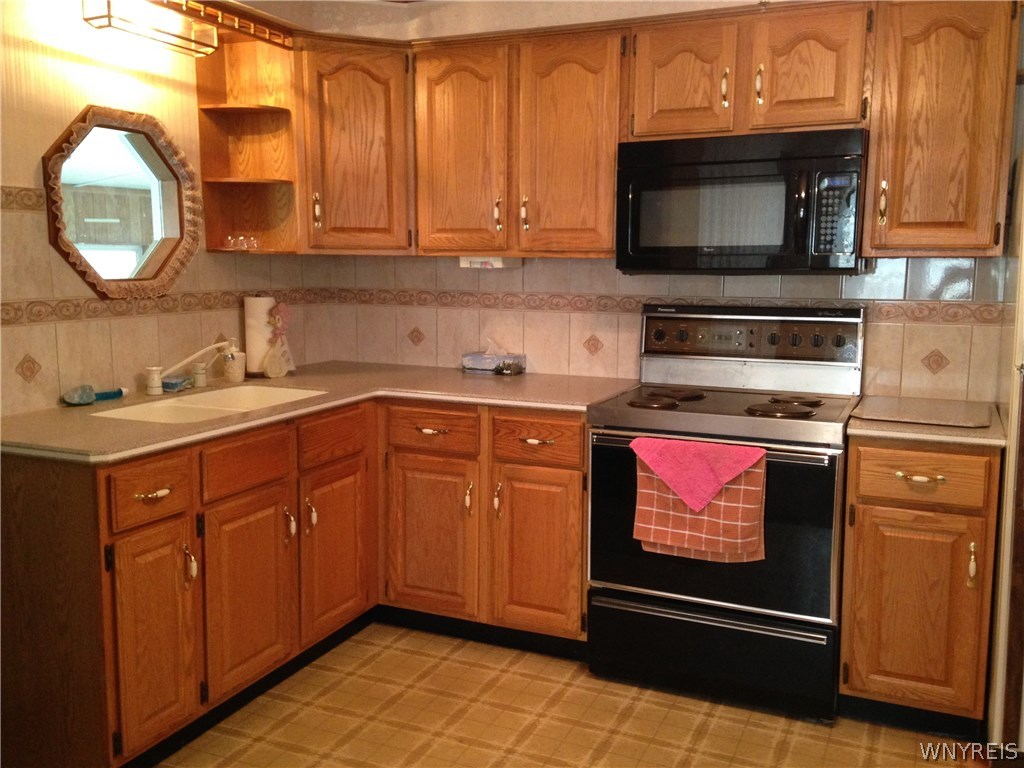 8715 Hartshorn Road Batavia Town, NY 14036 - Photo 3 of 13