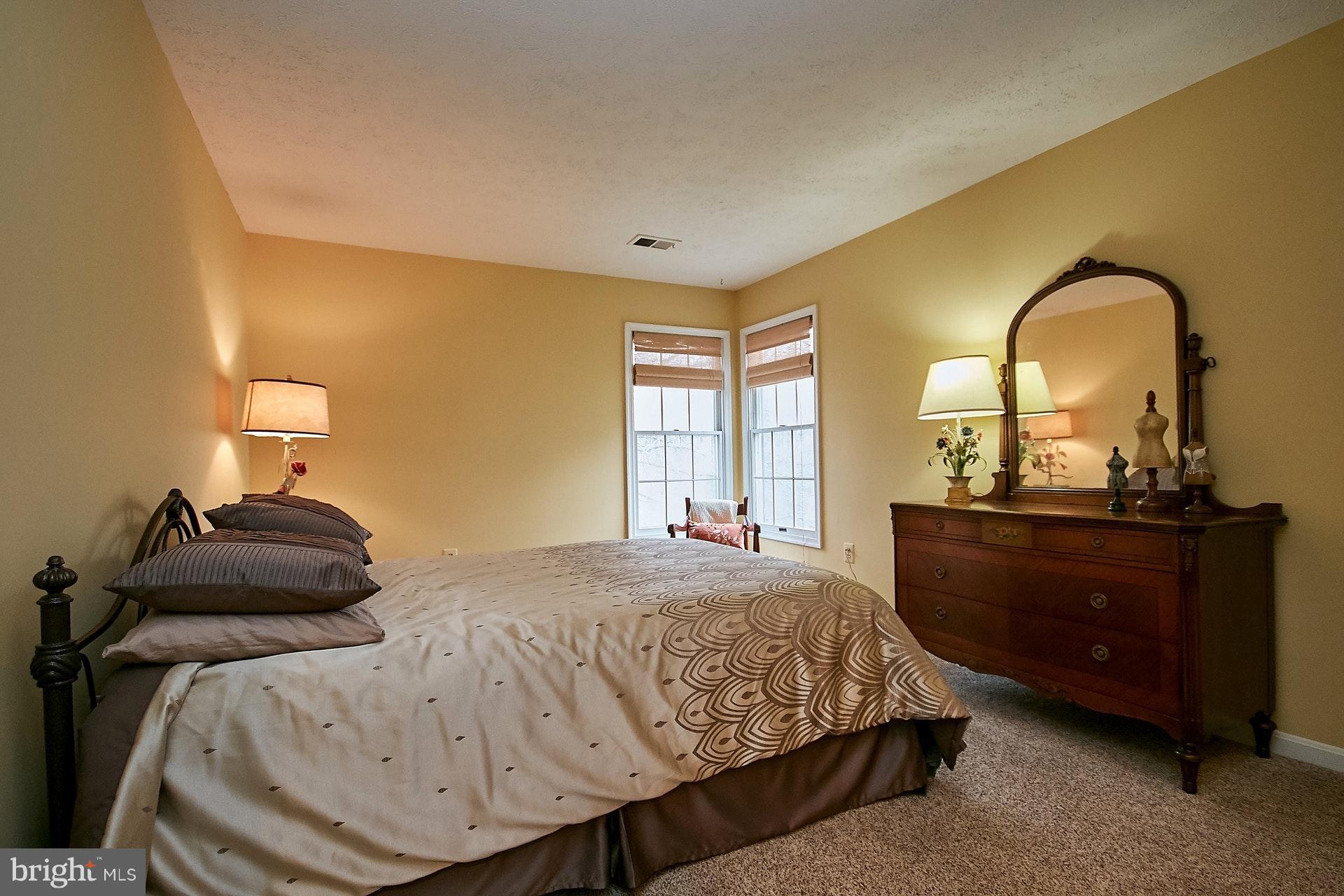 5504 Ashleigh Road Fairfax, VA 22030 - Photo 22 of 30 Bedroom 3 w/Shared Buddy Bath & Walk-in Closet
