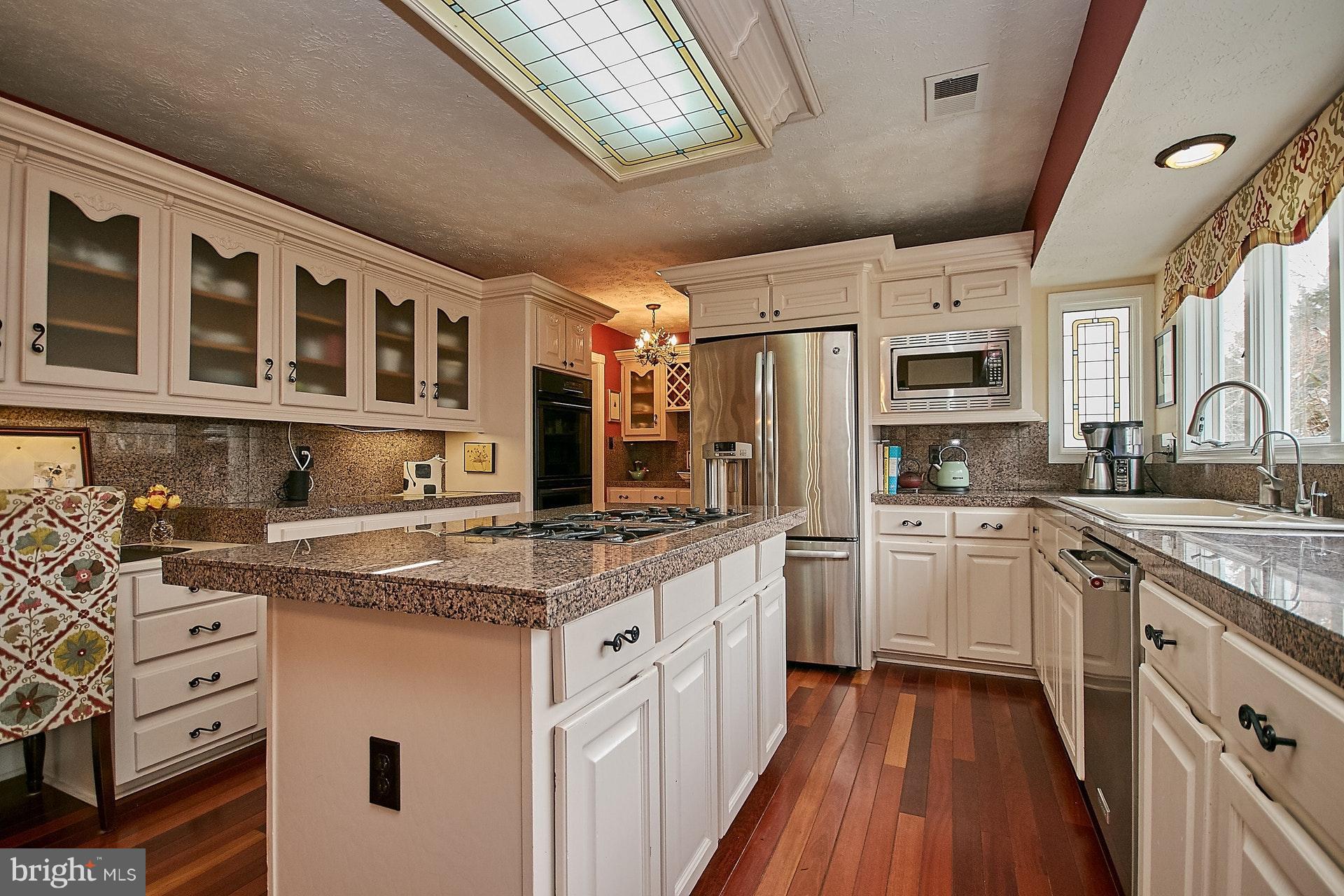 5504 Ashleigh Road Fairfax, VA 22030 - Photo 9 of 30 Center Island Gas Cooktop! Glass Front Cabinets!