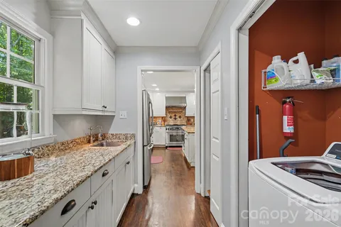 $800,000 | 5812 Camelot Drive, Charlotte, NC 28270