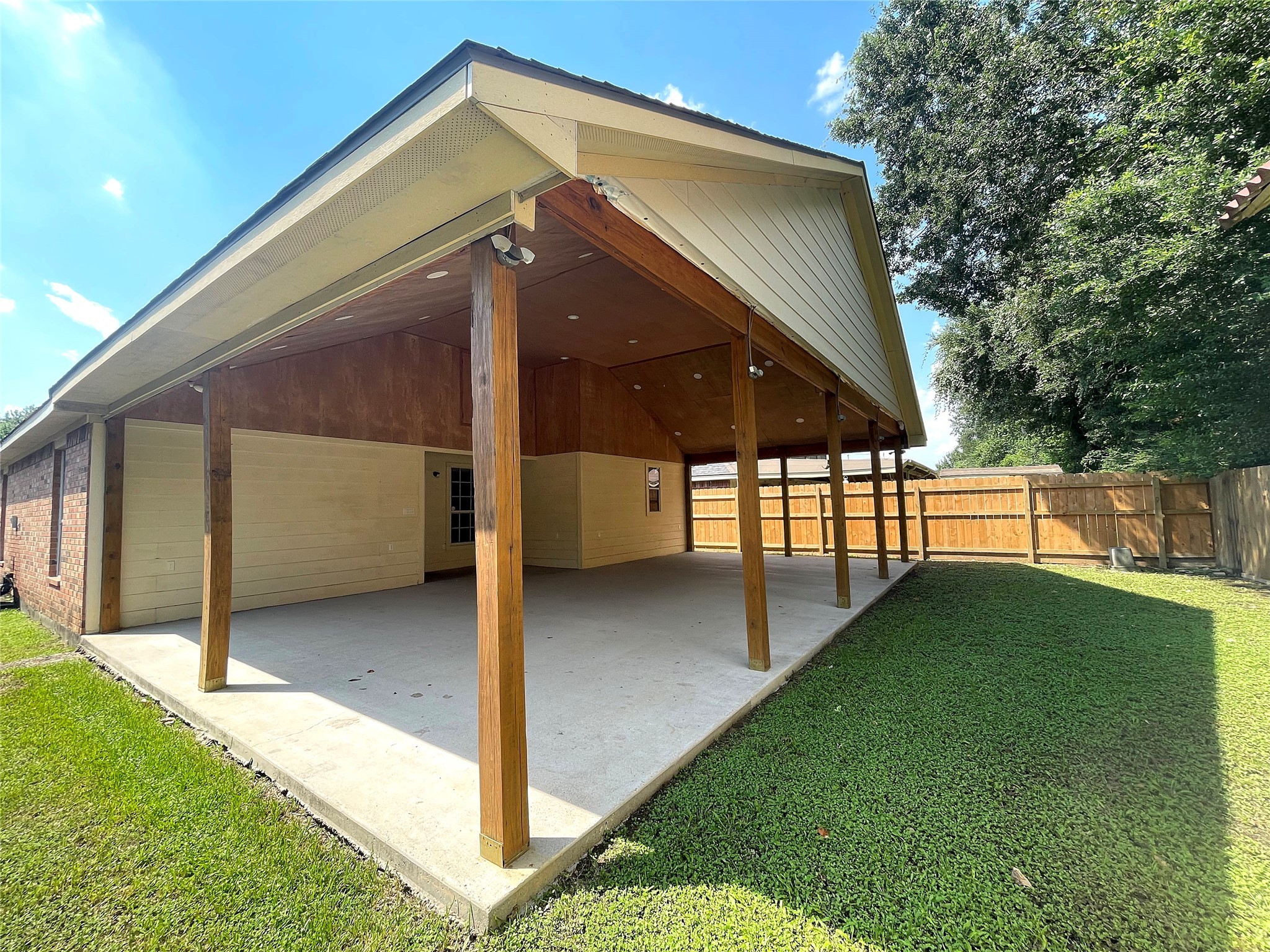 9903 Raul Hector Drive Houston, TX 77075 - Photo 11 of 14 Huge cover patio