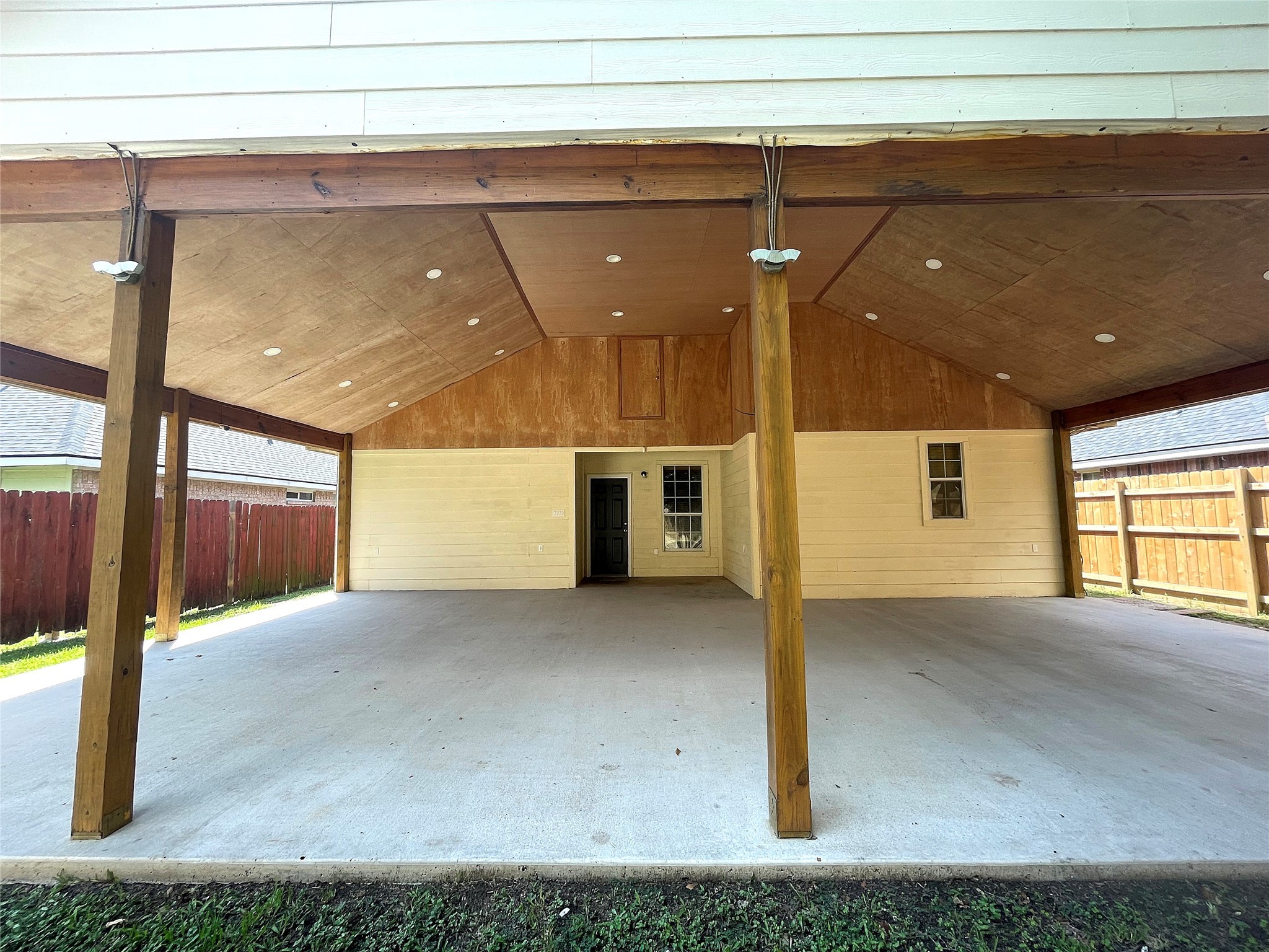 9903 Raul Hector Drive Houston, TX 77075 - Photo 12 of 14 Huge cover patio