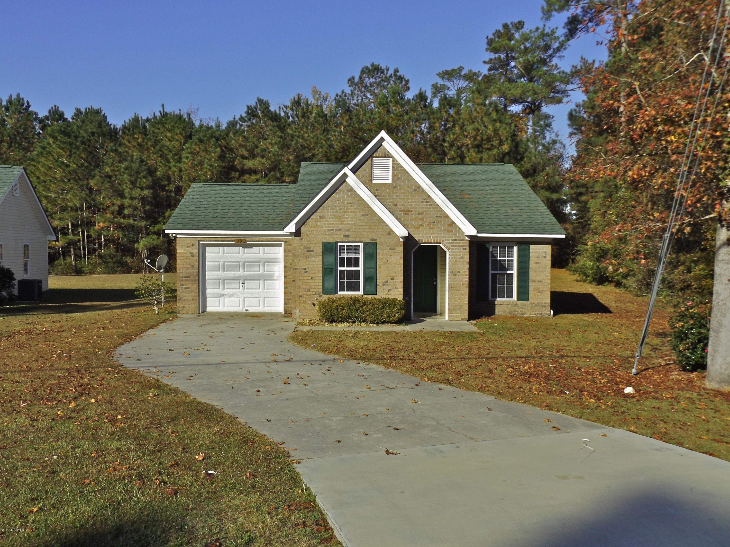 1499 RaceTrack Road New Bern, NC 28562 - Photo 2 of 6 3 Bedrooms & 2 Full Bathrooms.
